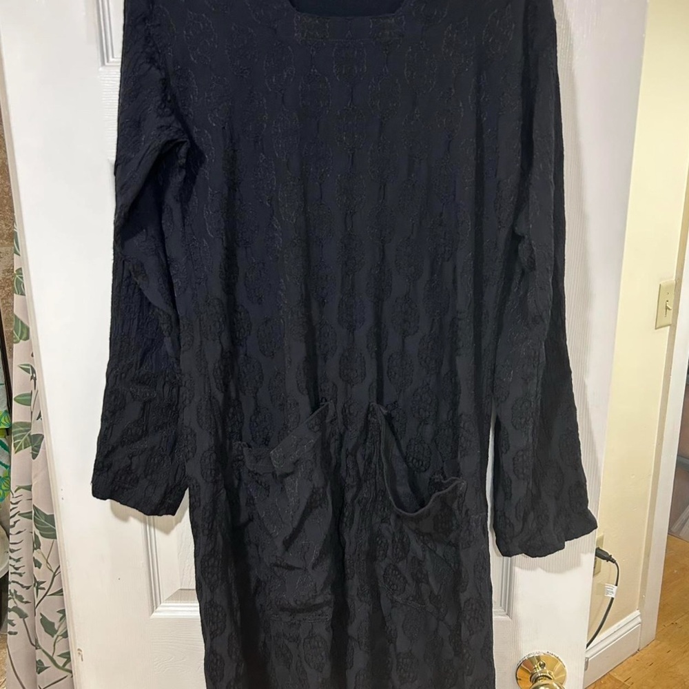 Chic Black Textured Tunic Top